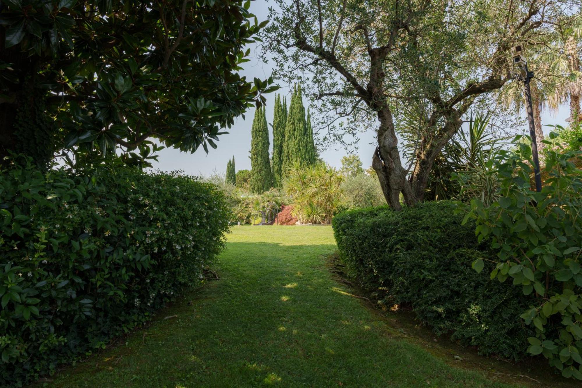 Elena Villa Moniga del Garda