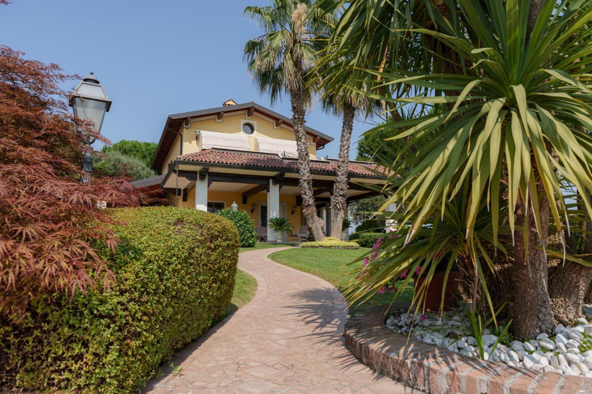 Elena Villa Moniga del Garda