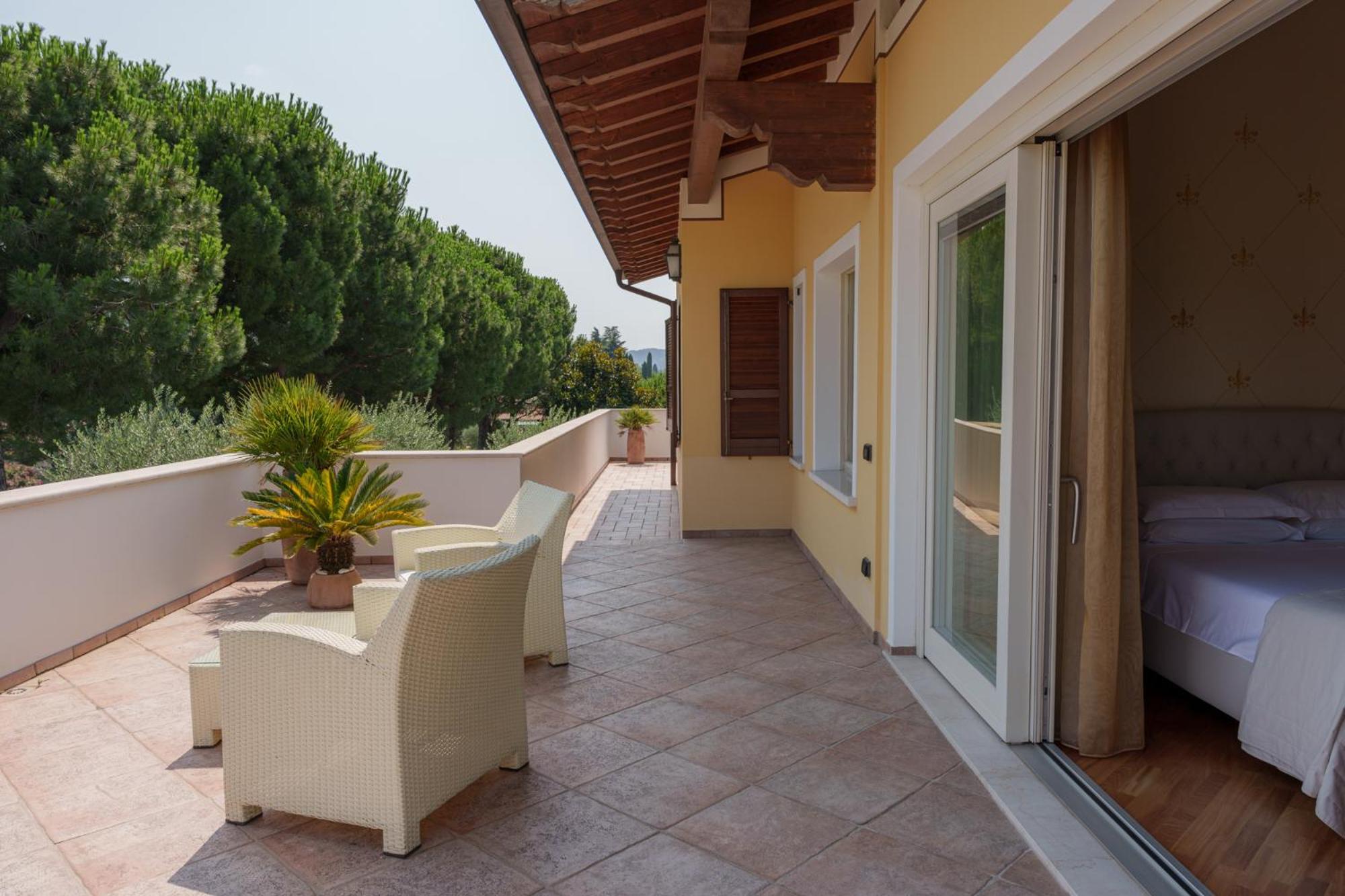 Elena Villa Moniga del Garda