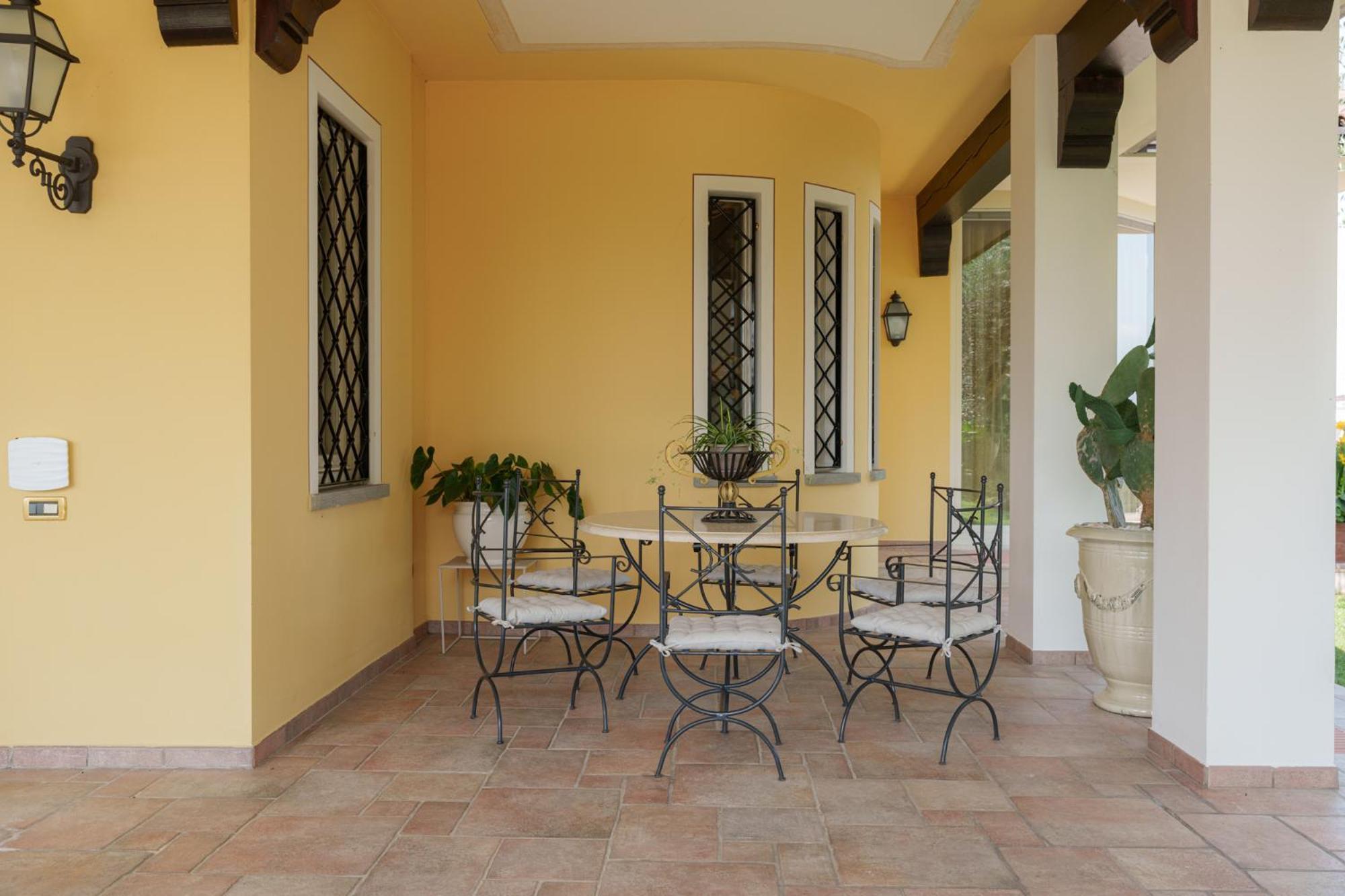 Elena Villa Moniga del Garda