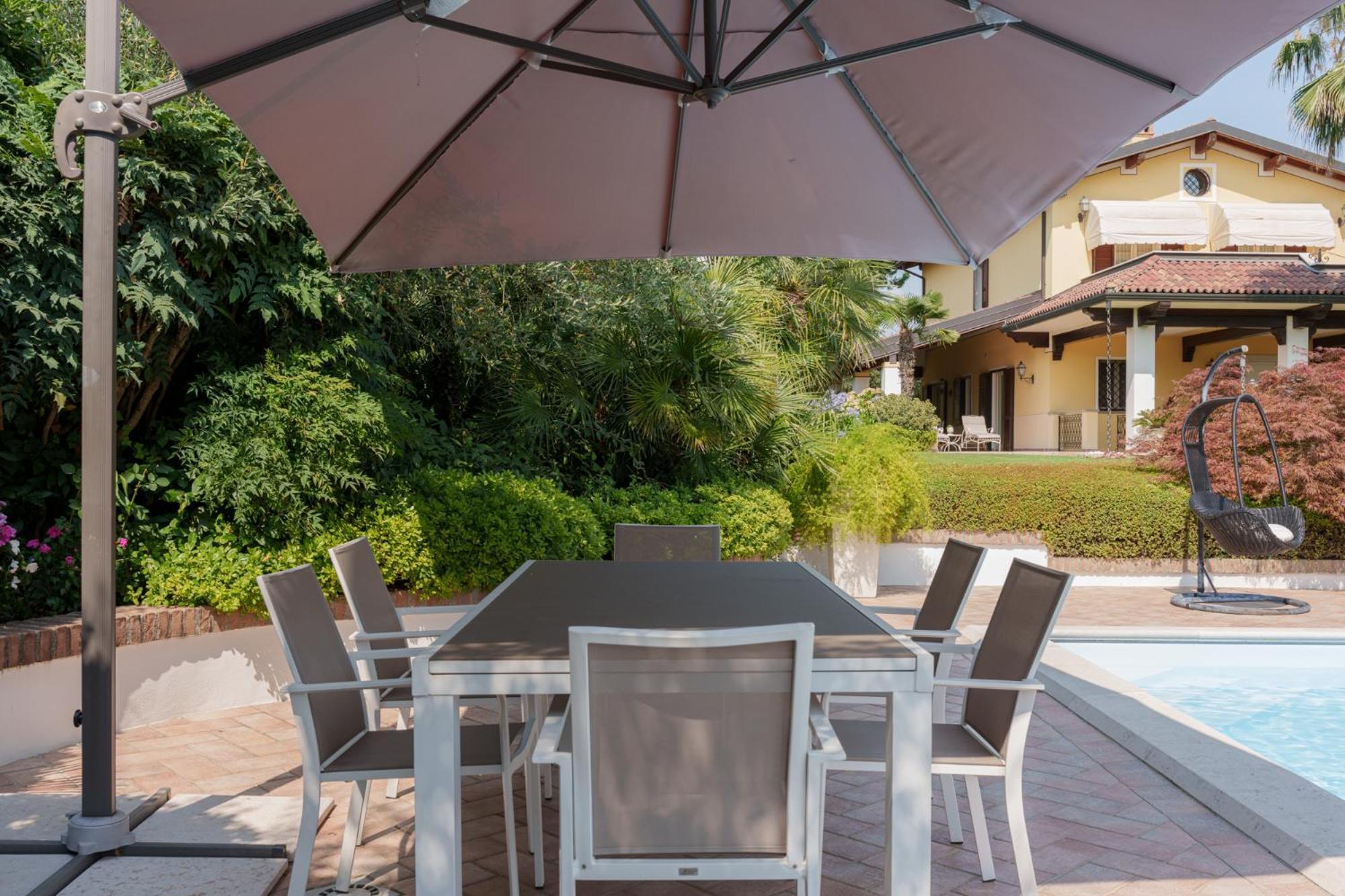 Elena Villa Moniga del Garda